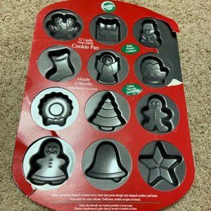 Wilton Holiday non-stick cookie pan (12 cavity) (NWT)